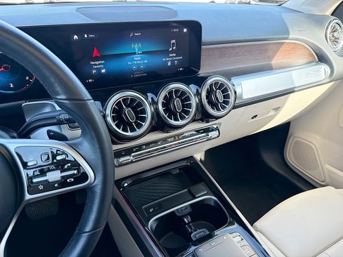 Used 2023 Mercedes-Benz GLB 250 image 28