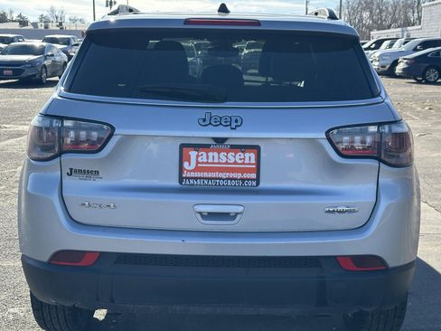 Used 2024 Jeep Compass Latitude image 3