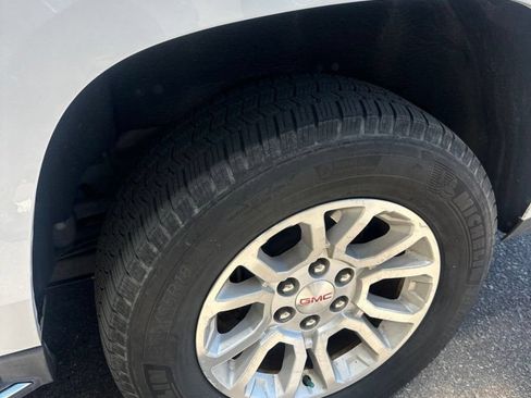Used 2016 GMC Yukon XL SLE w/ Convenience Package RWD image 2