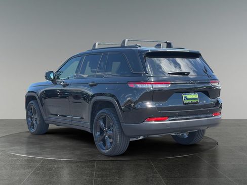 Used 2024 Jeep Grand Cherokee Limited w/ Black Appearance Package AWD/4WD image 8