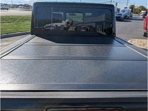 Used 2022 Jeep Gladiator Overland image 10