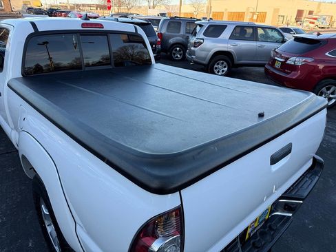 Used 2014 Toyota Tacoma 4x4 Double Cab w/ SR5 Package image 26