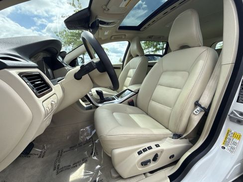 Used 2016 Volvo XC70 T5 Platinum w/ Protection Package FWD image 13
