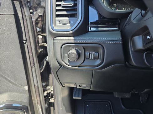 Used 2025 RAM 2500 Limited AWD/4WD image 35