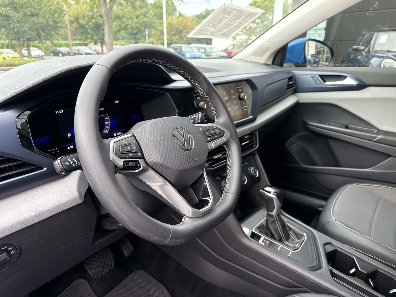 Used 2022 Volkswagen Taos SE w/ Panoramic Sunroof Package FWD image 26