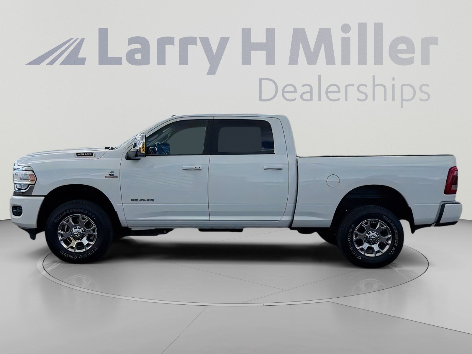 Used 2024 RAM 2500 Laramie AWD/4WD image 3