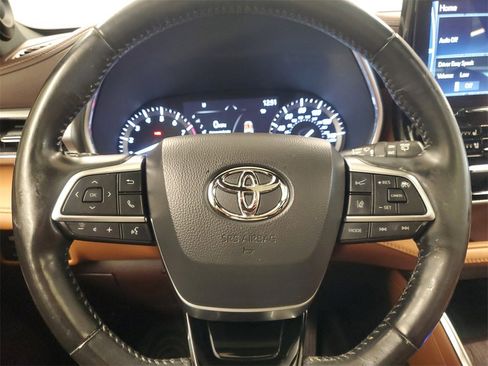 Certified 2021 Toyota Highlander Platinum image 21