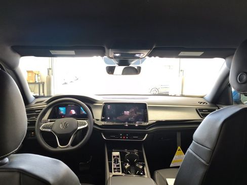 New 2025 Volkswagen Atlas Cross Sport SE image 19