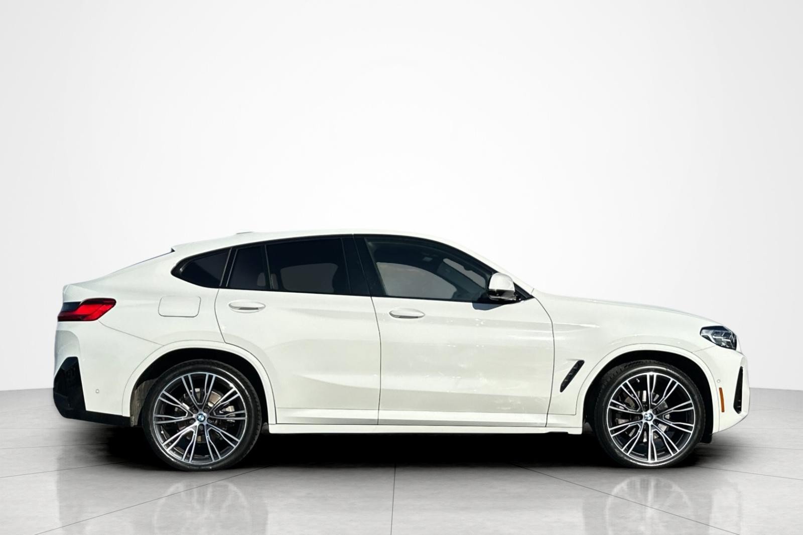 Used 2022 BMW X4 xDrive30i w/ M Sport Package 2 AWD/4WD image 6