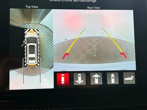 New 2026 Chrysler Pacifica Limited w/ Uconnect Theater Family Group image 17