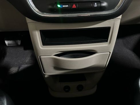 Used 2019 Dodge Grand Caravan SE image 40