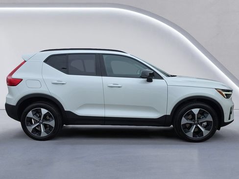 Used 2026 Volvo XC40 B5 Plus w/ Protection Package Premier AWD/4WD image 3