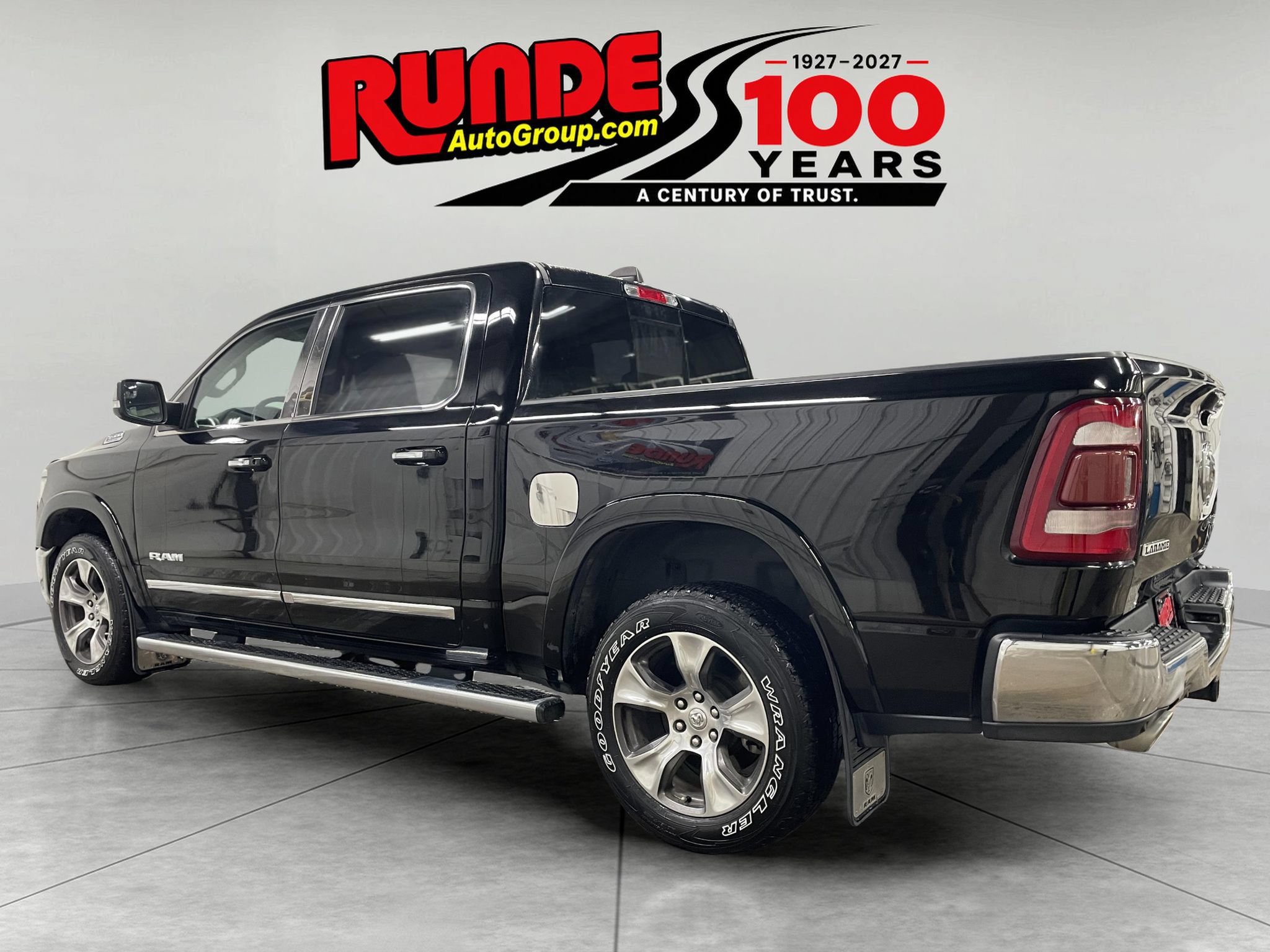Used 2019 RAM 1500 Laramie AWD/4WD image 3