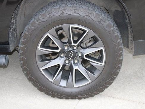 Used 2021 Chevrolet Suburban Z71 image 29