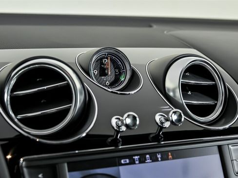 Used 2019 Bentley Bentayga AWD/4WD image 32