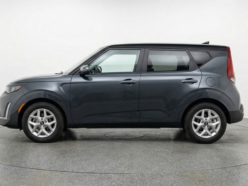 Used 2025 Kia Soul LX w/ LX Technology Package FWD image 5