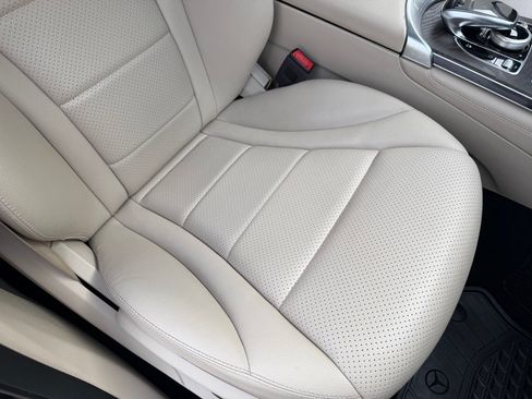 Used 2019 Mercedes-Benz GLC 300 4MATIC image 25