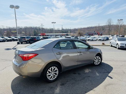Used 2018 Toyota Corolla LE image 4