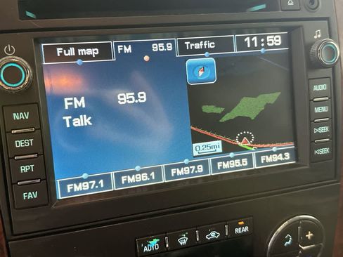 Used 2010 Chevrolet Suburban LTZ image 18