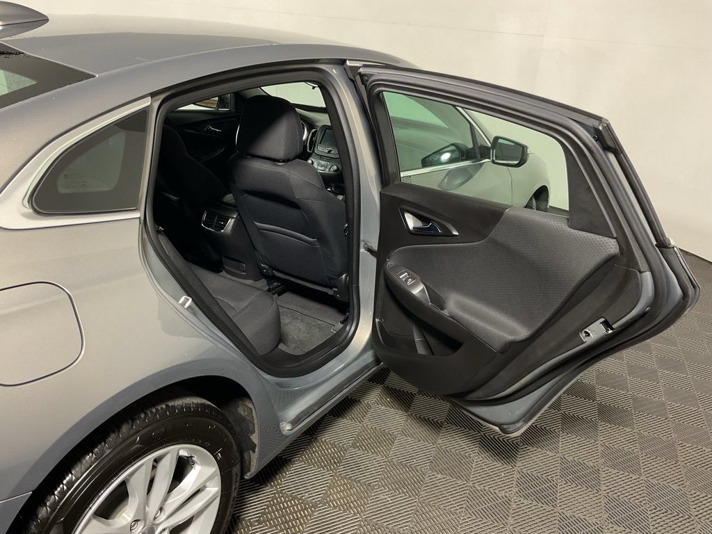 Used 2017 Chevrolet Malibu LT FWD image 32