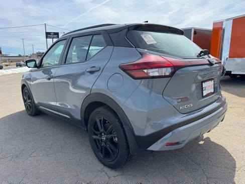 Used 2023 Nissan Kicks SR w/ SR Premium Package FWD image 5
