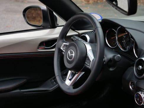 Used 2022 MAZDA MX-5 Miata Grand Touring image 35