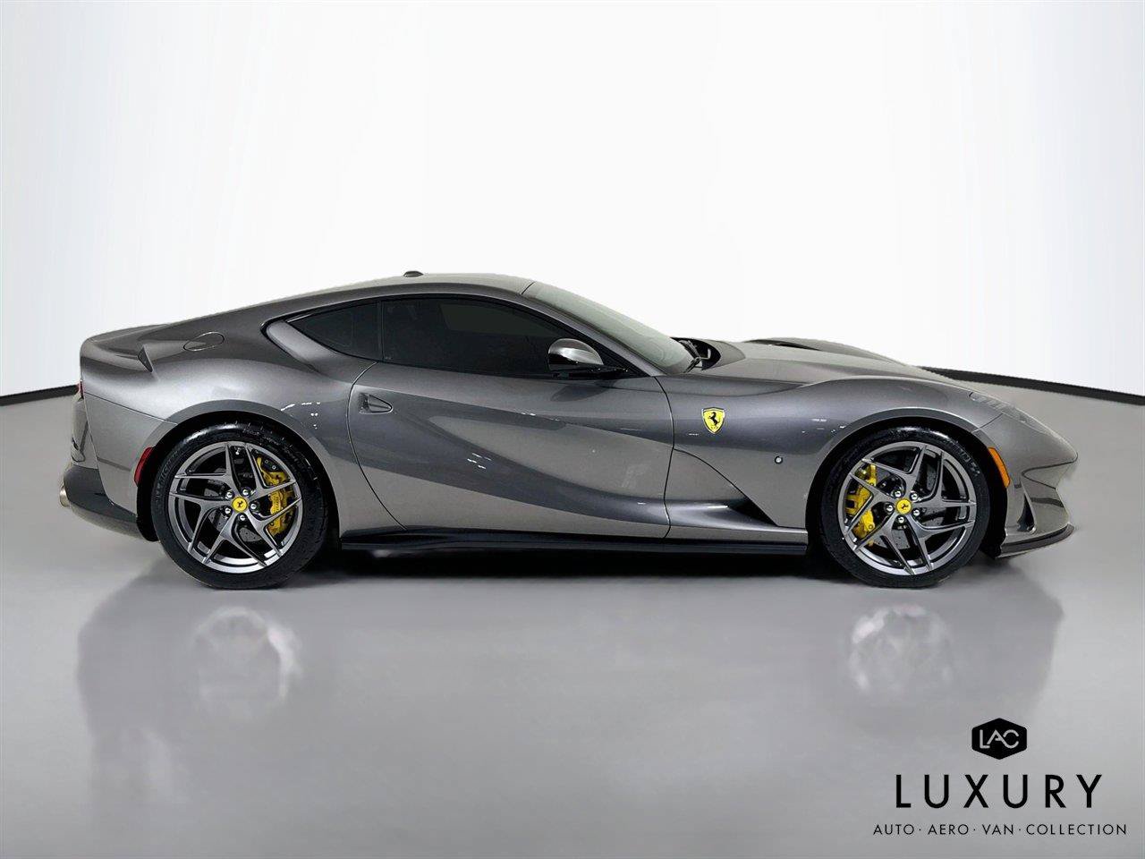 Used 2019 Ferrari 812 Superfast RWD image 3