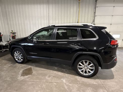 Used 2018 Jeep Cherokee Limited image 3