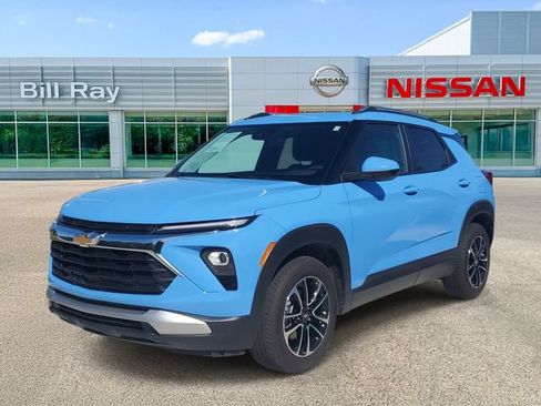 Used 2024 Chevrolet TrailBlazer LT w/ Driver Confidence Package FWD image 2