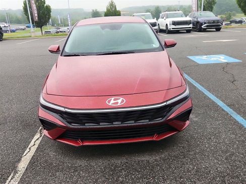 Used 2024 Hyundai Elantra SEL FWD image 12