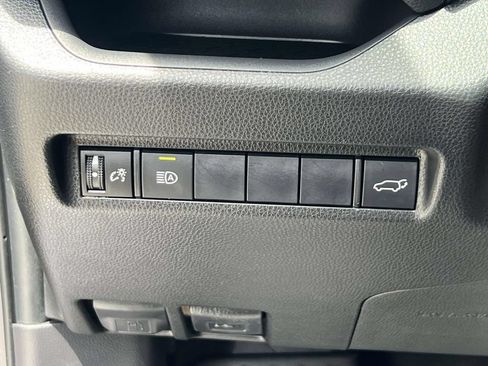 Used 2020 Toyota RAV4 XLE Premium FWD image 21