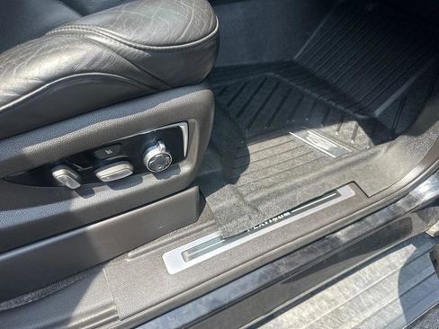 Used 2016 Cadillac Escalade Platinum AWD/4WD image 31