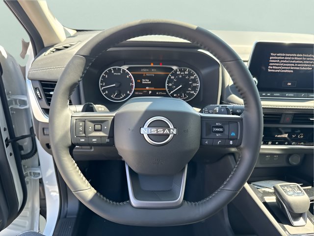 Used 2025 Nissan Rogue SV AWD/4WD image 13