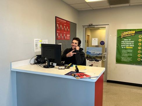 New 2025 Nissan Versa SR w/ Trunk Package FWD image 9