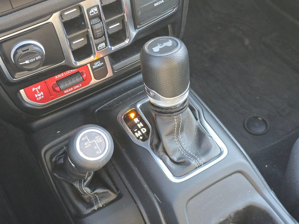 Used 2024 Jeep Wrangler Unlimited AWD/4WD image 29