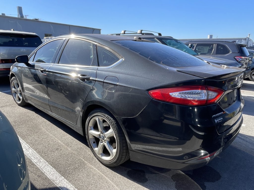 Used 2014 Ford Fusion SE FWD image 4