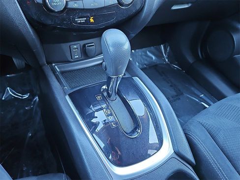 Used 2015 Nissan Rogue SV w/ SV Premium Package image 15