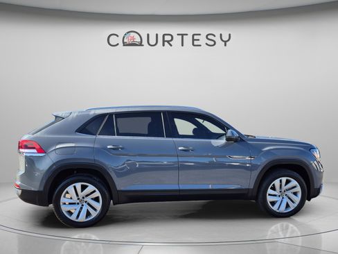 Used 2022 Volkswagen Atlas Cross Sport SE FWD image 6