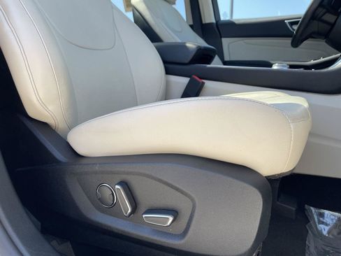 Used 2019 Ford Edge Titanium w/ Equipment Group 301A AWD/4WD image 5