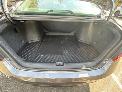 Used 2018 Honda Accord Touring image 12