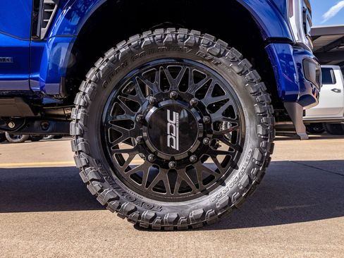 Used 2026 Ford F450 Platinum w/ FX4 Off-Road Package image 12