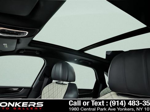 Used 2021 Bentley Bentayga image 25