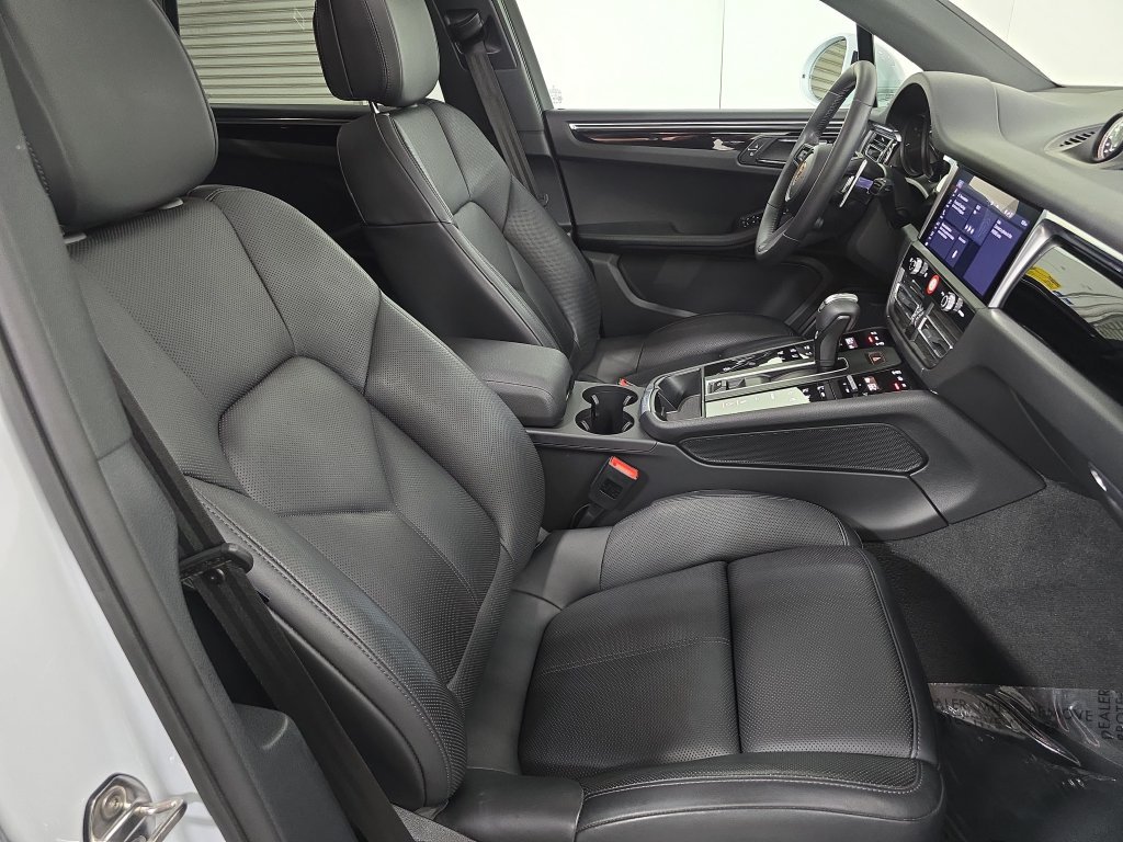 Certified 2025 Porsche Macan S AWD/4WD image 27