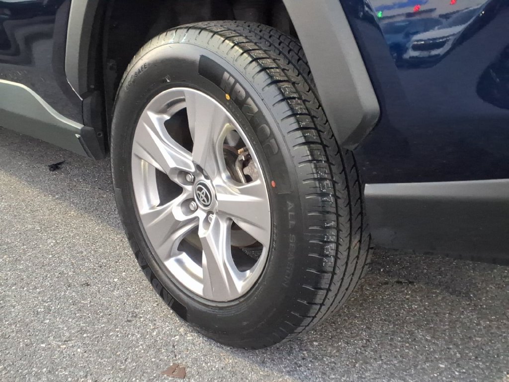 Used 2023 Toyota RAV4 XLE AWD/4WD image 11