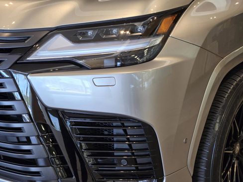 New 2026 Lexus LX 700h Luxury image 5