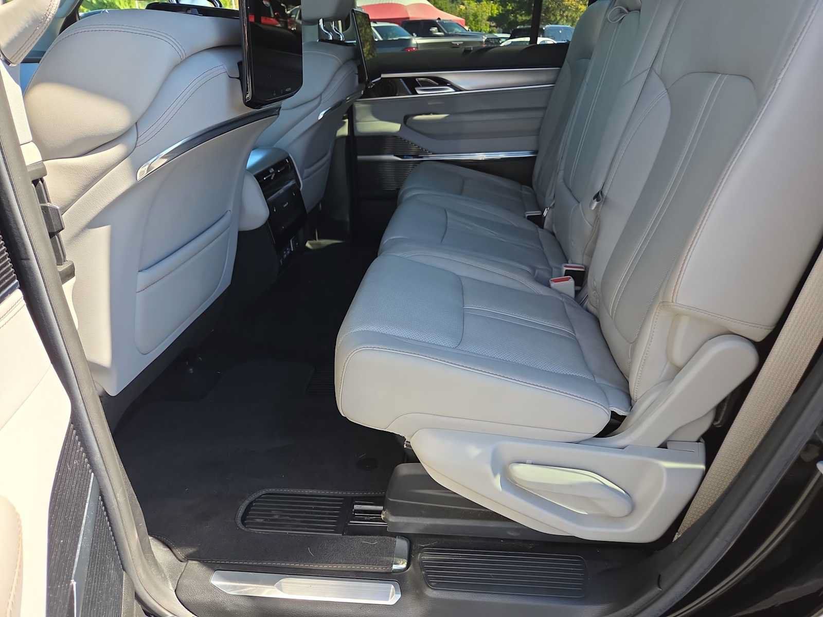 Used 2023 Jeep Grand Wagoneer 4WD w/ Convenience Group III image 21