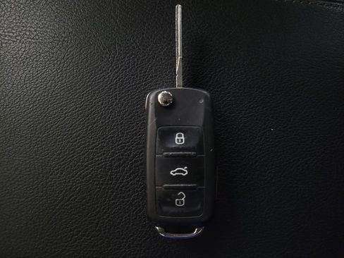 Used 2020 Volkswagen Passat 2.0T S image 32