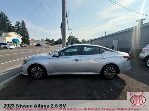 Used 2023 Nissan Altima 2.5 SV FWD image 5
