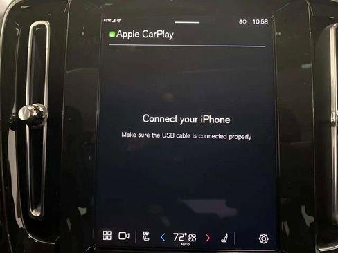 Used 2025 Volvo XC40 B5 Core image 16