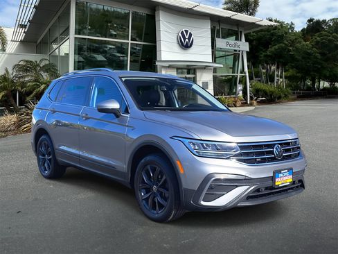 Certified 2022 Volkswagen Tiguan SE image 3
